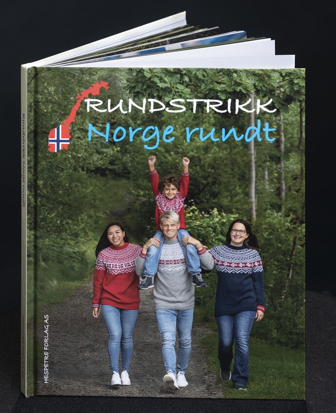 69132 2021 01 Rundstrikkbok-002 copy.jpg