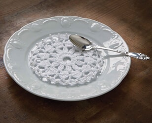 Heklet glassbrikke