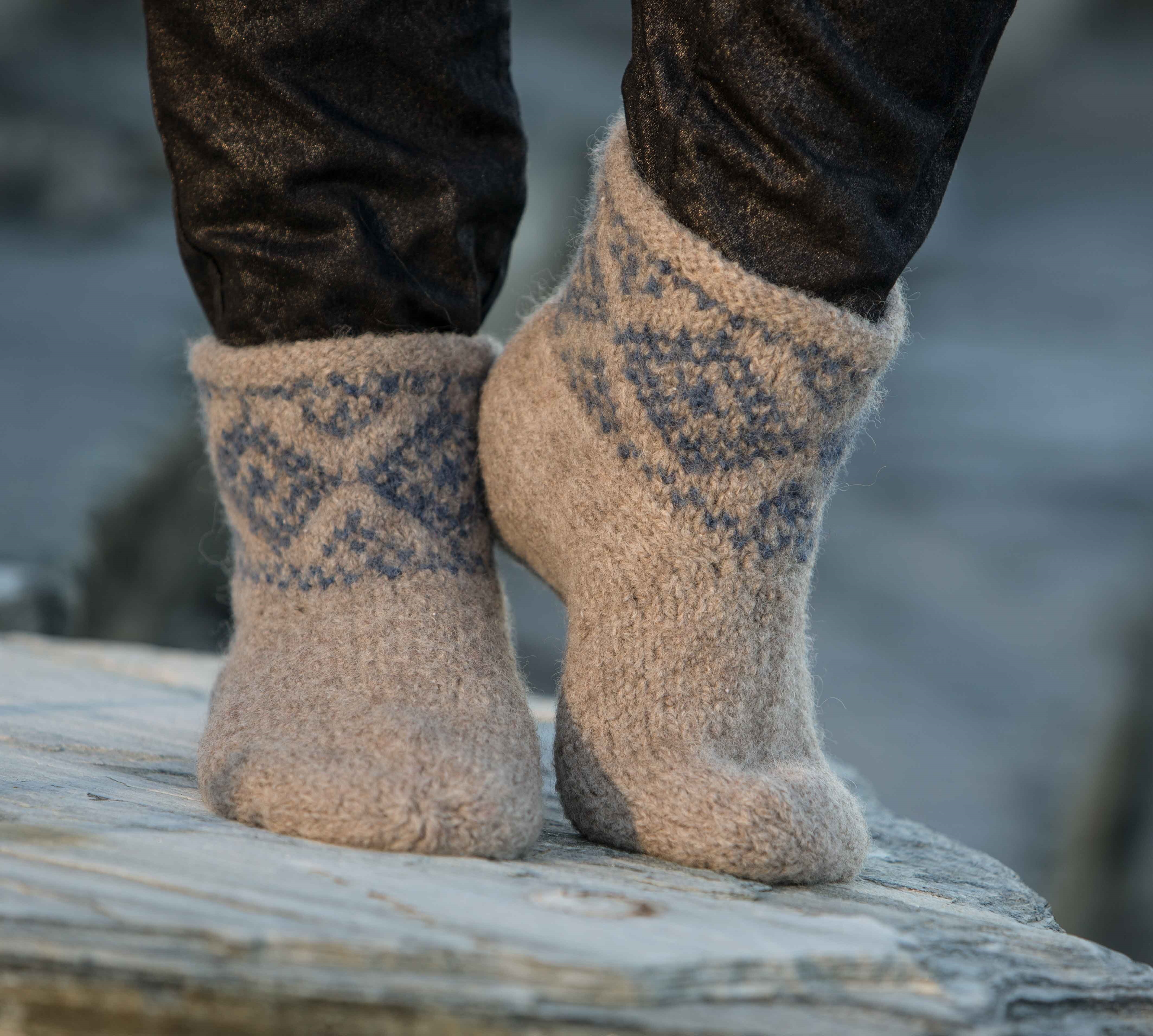 Tovede Tøfler Med Pom-Pom Bilde