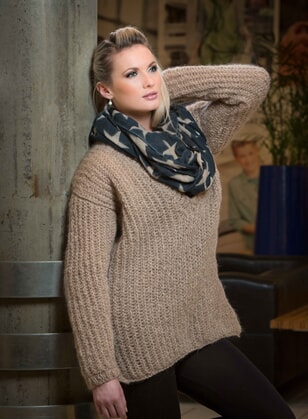 Genser med V-hals strikket i Viking Mohair