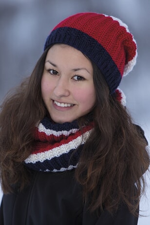 1401-16 Lue og rundt skjerf i patentstrikk