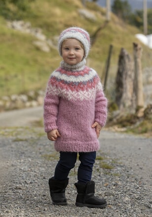 2026-7 "Nova"-genser og lue Rosa