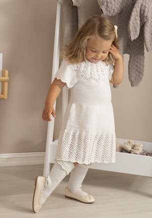 k-2235-03a "Miona"-kjole og knestrømper