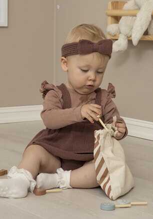 k-2235-05a "Hailey"-romper og hodebånd
