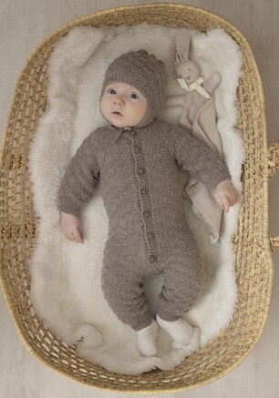 k-2235-11a "Gullik"-dress og lue